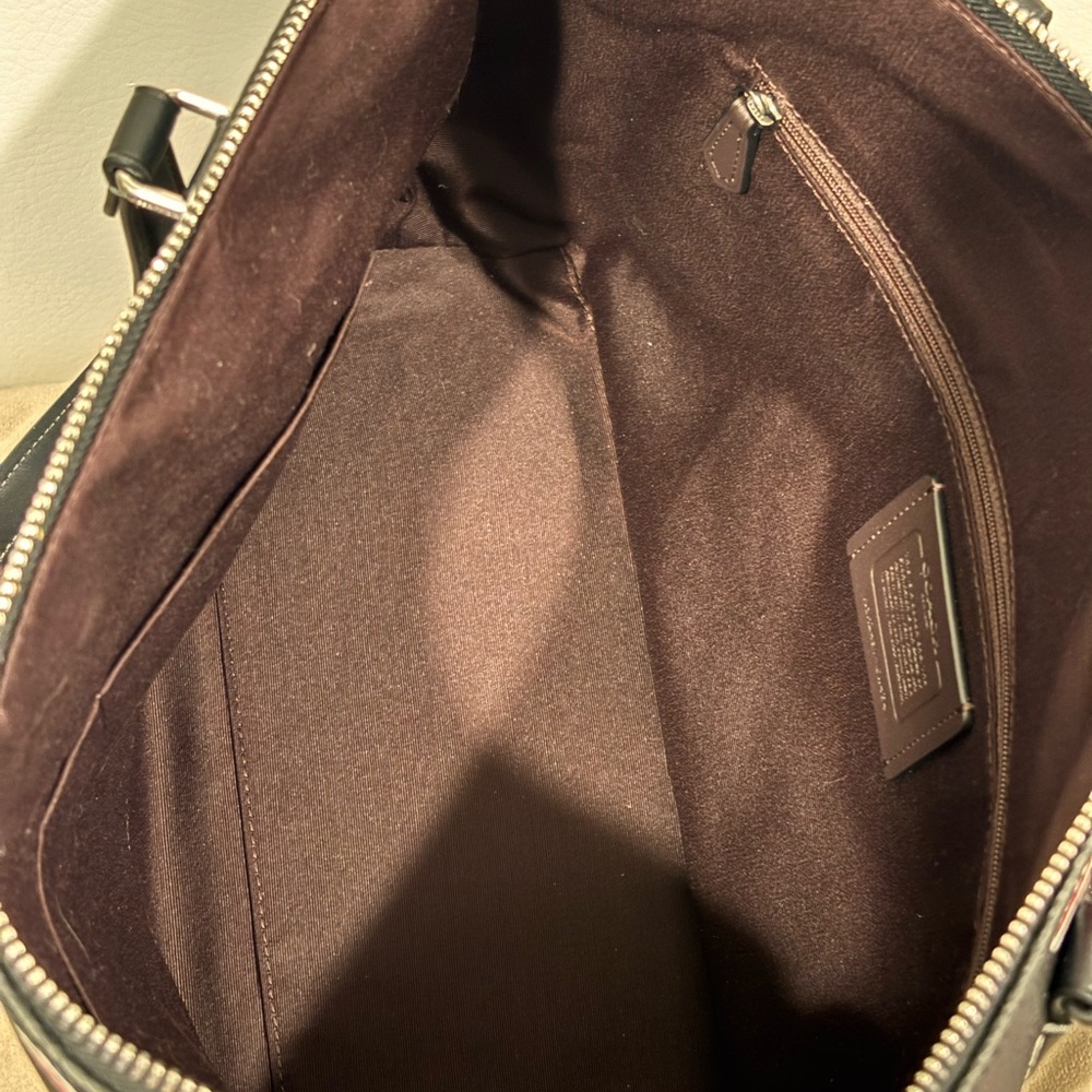 COACH Gallery Tote Bag with Heart Bolt Print (model number CW434) NWT $380+ - Picture 12 of 15